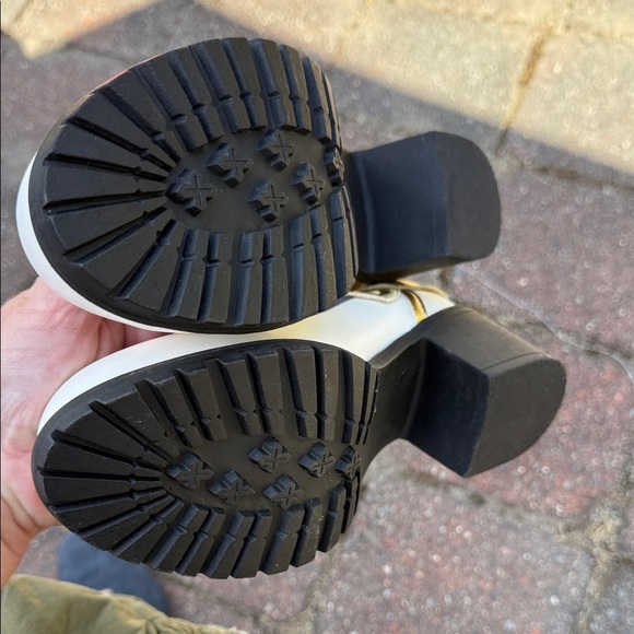 NWOT Chic White and Gold Women's Heels size 39 - Picture 9 of 9